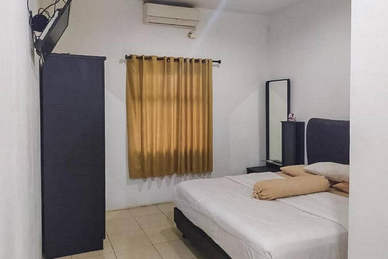 Graha Ht Sumantri Mitra Reddoorz Hotel Тасикмалая Екстериор снимка