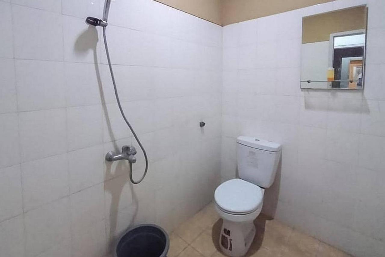 Graha Ht Sumantri Mitra Reddoorz Hotel Тасикмалая Екстериор снимка