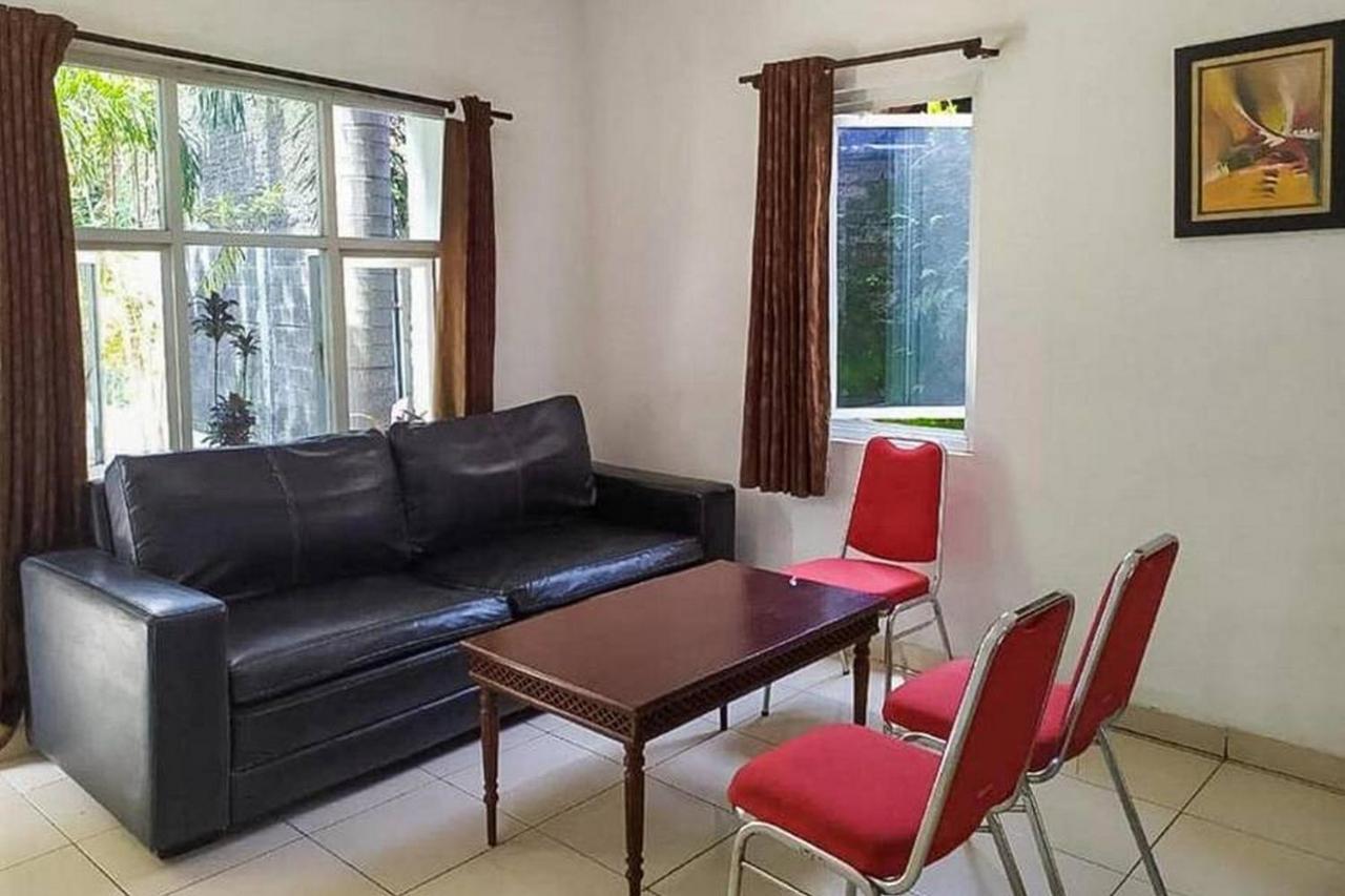 Graha Ht Sumantri Mitra Reddoorz Hotel Тасикмалая Екстериор снимка